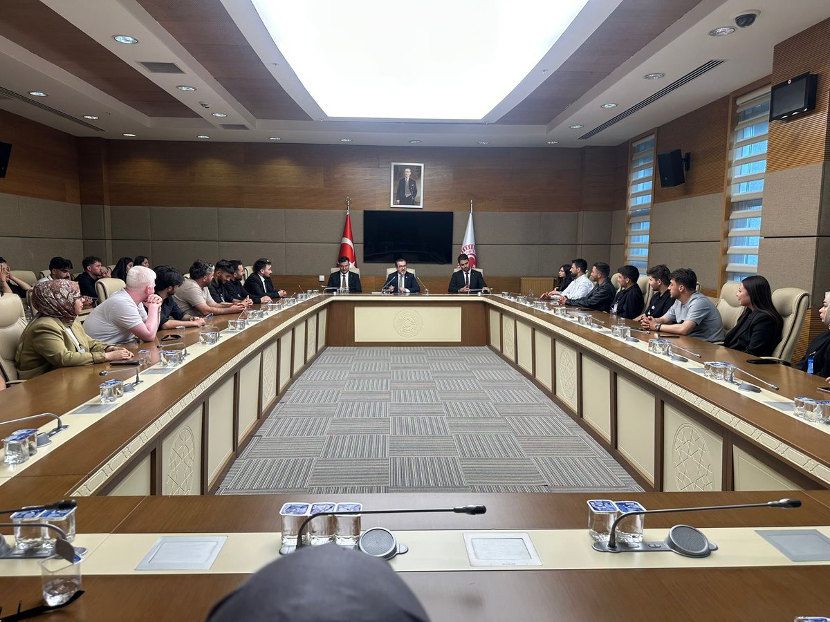Bugün memleketim Sivas’tan, Cumhuriyet Üniversitesi İktisadi ve İdari Bilimler Fakültesi Siyaset Bilimi ve Kamu Yönetimi Bölümünde okuyan öğrenci kardeşlerimizi Gazi Meclisimizde misafir ettik.

Genç kardeşlerimize ziyaretlerinden dolayı teşekkür eder, başarılar dilerim.
