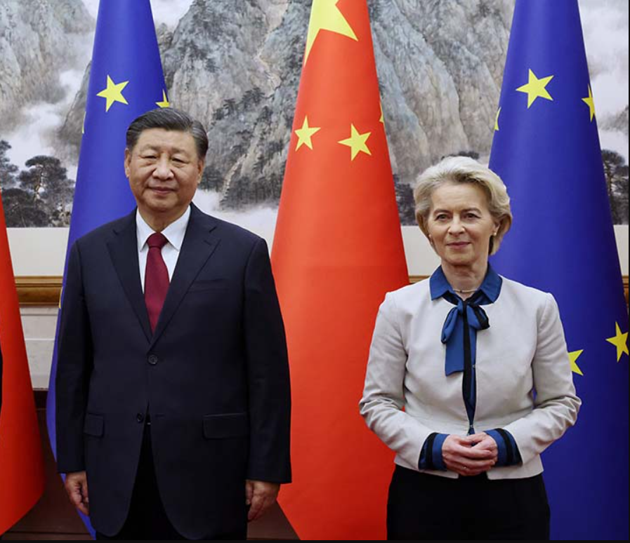 Laura Zornoza (@laurazornoza) on Twitter photo 🇪🇺🇨🇳 Un excorresponsal en Bruselas y actual reportero en Pekín, <a href="/GuillermoAbril/">Guillermo Abril</a>, se pasa por el podcast con <a href="/nacho_alarcon/">Nacho Alarcón</a> y servidora.
Hablamos sobre si es viable repensar las relaciones entre la UE y China ante el desbarre comercial de Trump.
Enlace en el siguiente tuit. ⬇️ 🇪🇺🇨🇳 Un excorresponsal en Bruselas y actual reportero en Pekín, <a href="/GuillermoAbril/">Guillermo Abril</a>, se pasa por el podcast con <a href="/nacho_alarcon/">Nacho Alarcón</a> y servidora.
Hablamos sobre si es viable repensar las relaciones entre la UE y China ante el desbarre comercial de Trump.
Enlace en el siguiente tuit. ⬇️
