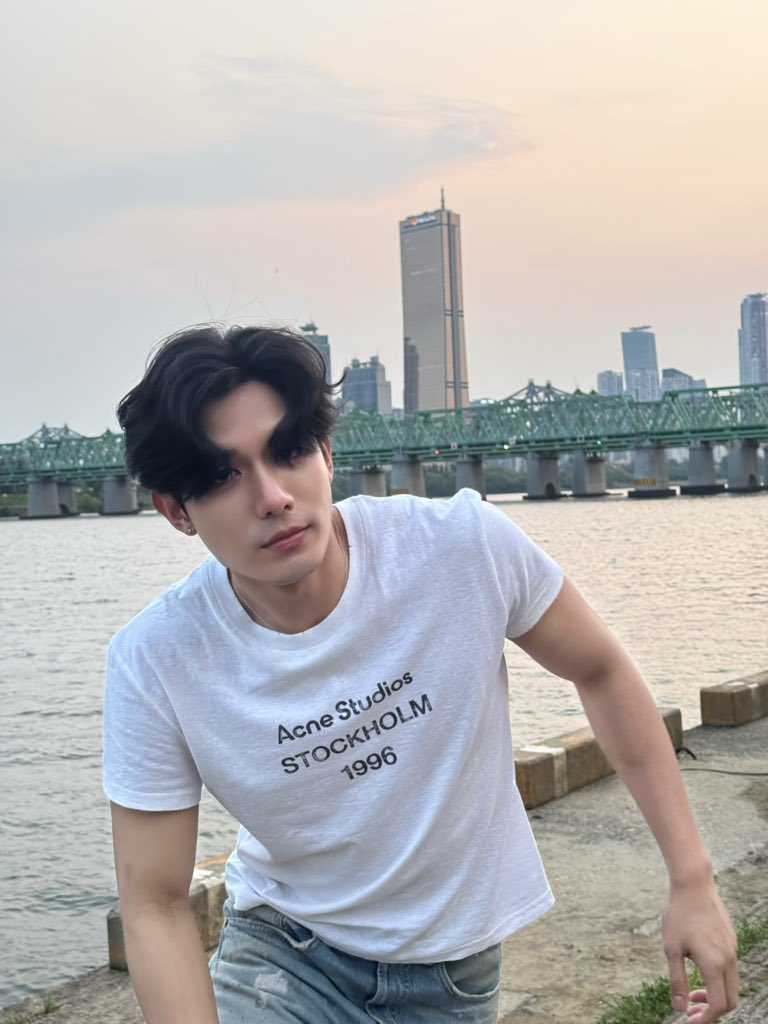 netsiraphop's tweet photo. 일몰 러버 🌤️  #netsiraphop https://t.co/G2BjvAhRmg