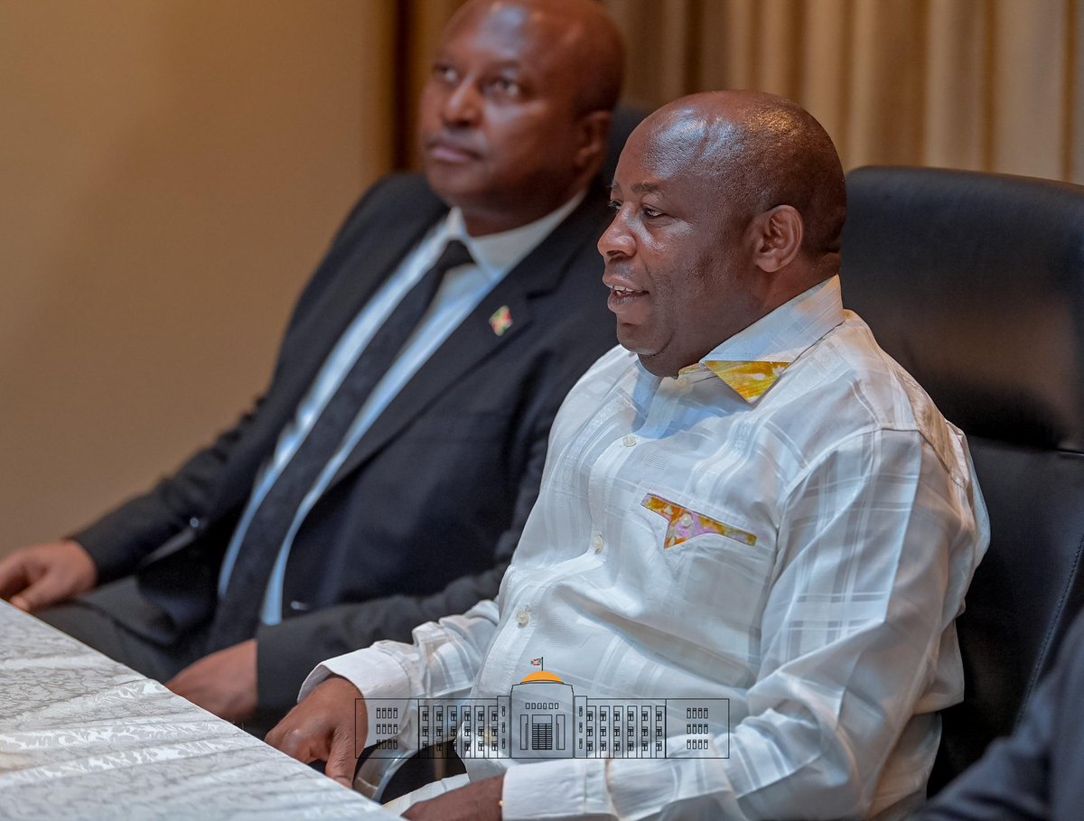 En marge du Sommet de l’Accord-cadre, le Chef de l’Etat SE @Generalneva a reçu en audience, ce 28/5 à Kampala,le Vice-Président du Conseil de Souveraineté de transition du Soudan, SE Malik Agar Eyre, avec lequel il a échangé sur la situation sociosécuritaire qui prévaut au Soudan