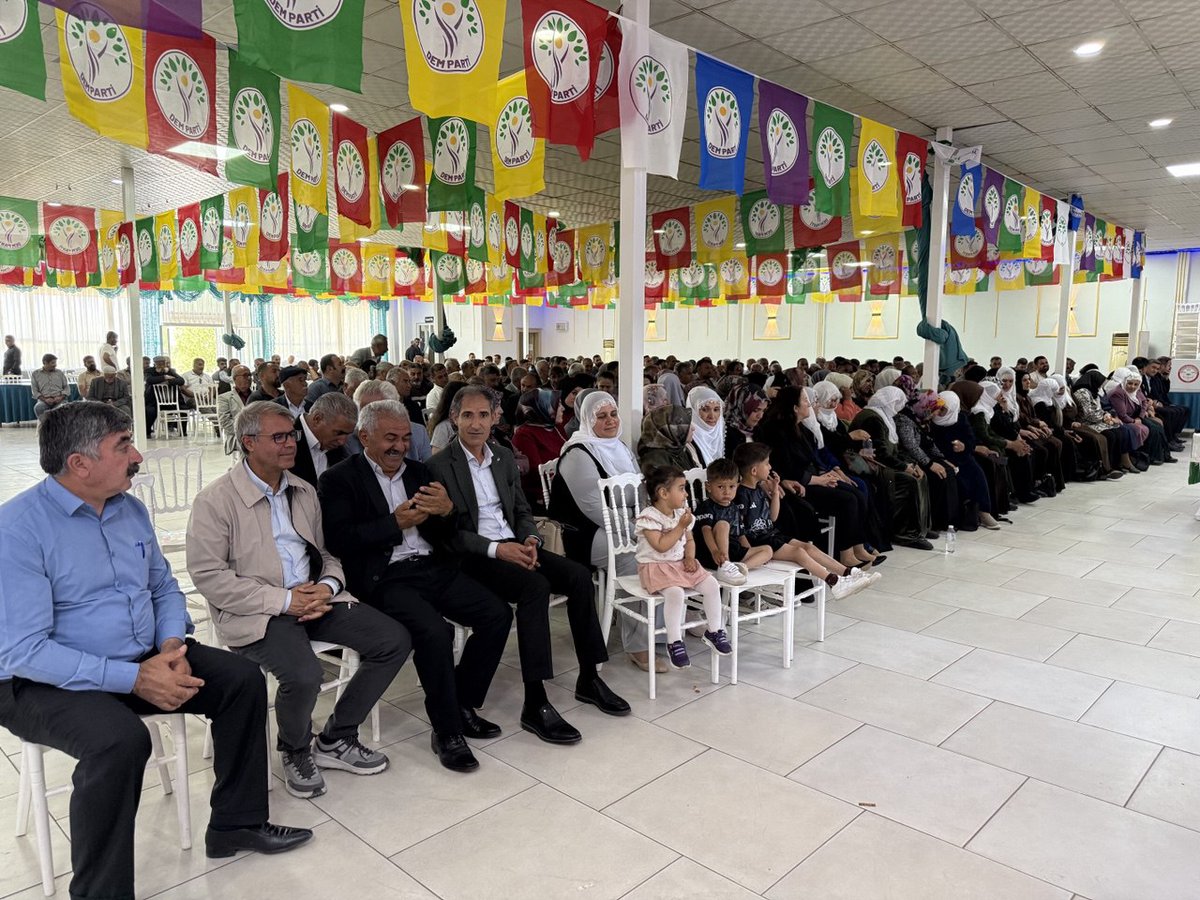 Bugün Erciş ilçe kongremizi gerçekleştirdik. Erciş'te halkımızın demokratik siyasal mücadelesini bugüne taşıyan, emek veren, değer veren tüm yoldaşlarımıza teşekkür ediyoruz. Onların emeğini ve amaçlarını yarınki mücadelelerinde yaşatmak için görev alan yeni yönetimimize