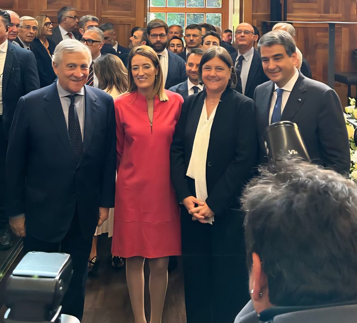 Raffaele Fitto (@raffaelefitto) on Twitter photo 🇪🇺🇮🇹Oggi, all’<a href="/Unicatt/">Università Cattolica</a> di #Milano, su invito della Rettrice Elena Beccalli, abbiamo vissuto un momento di confronto con gli studenti sul futuro dell’Europa.
Insieme alla Presidente del Parlamento europeo <a href="/EP_President/">Roberta Metsola</a> e al Vicepremier e Ministro degli Esteri <a href="/Antonio_Tajani/">Antonio Tajani</a>, 🇪🇺🇮🇹Oggi, all’<a href="/Unicatt/">Università Cattolica</a> di #Milano, su invito della Rettrice Elena Beccalli, abbiamo vissuto un momento di confronto con gli studenti sul futuro dell’Europa.
Insieme alla Presidente del Parlamento europeo <a href="/EP_President/">Roberta Metsola</a> e al Vicepremier e Ministro degli Esteri <a href="/Antonio_Tajani/">Antonio Tajani</a>,