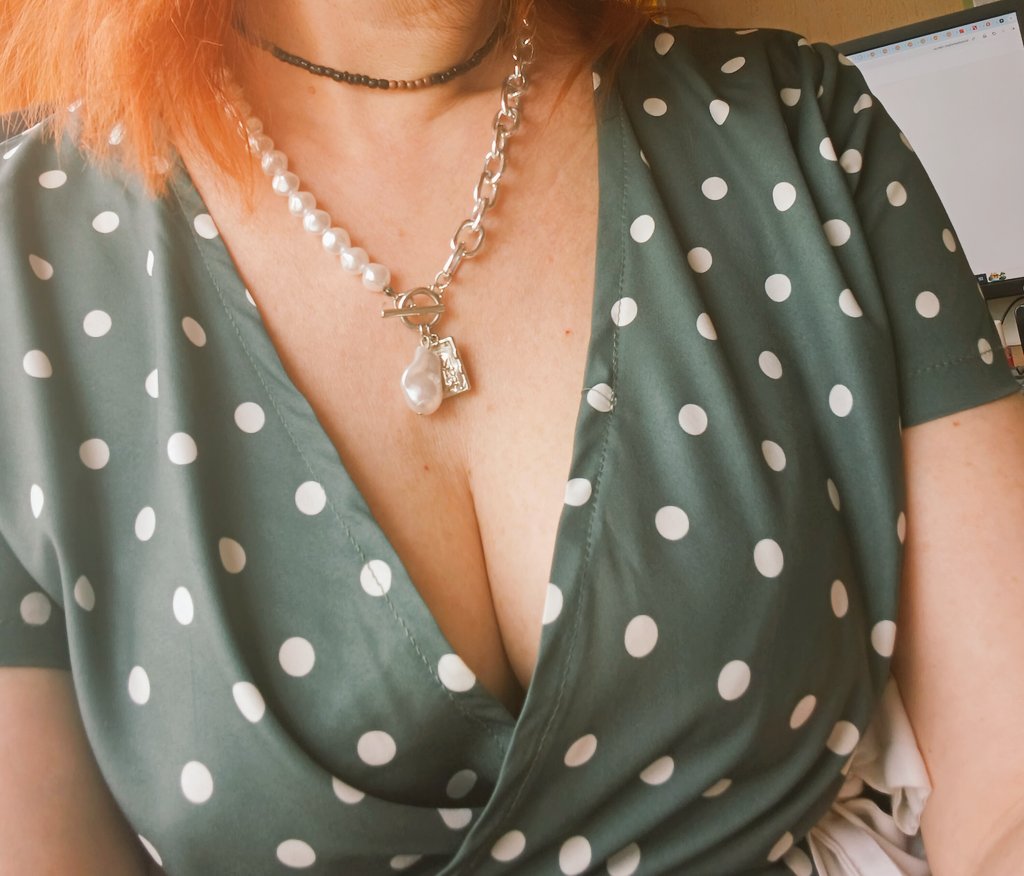 Ну ладно, четверг все-таки🦊🐾 а у меня солнечные ванны