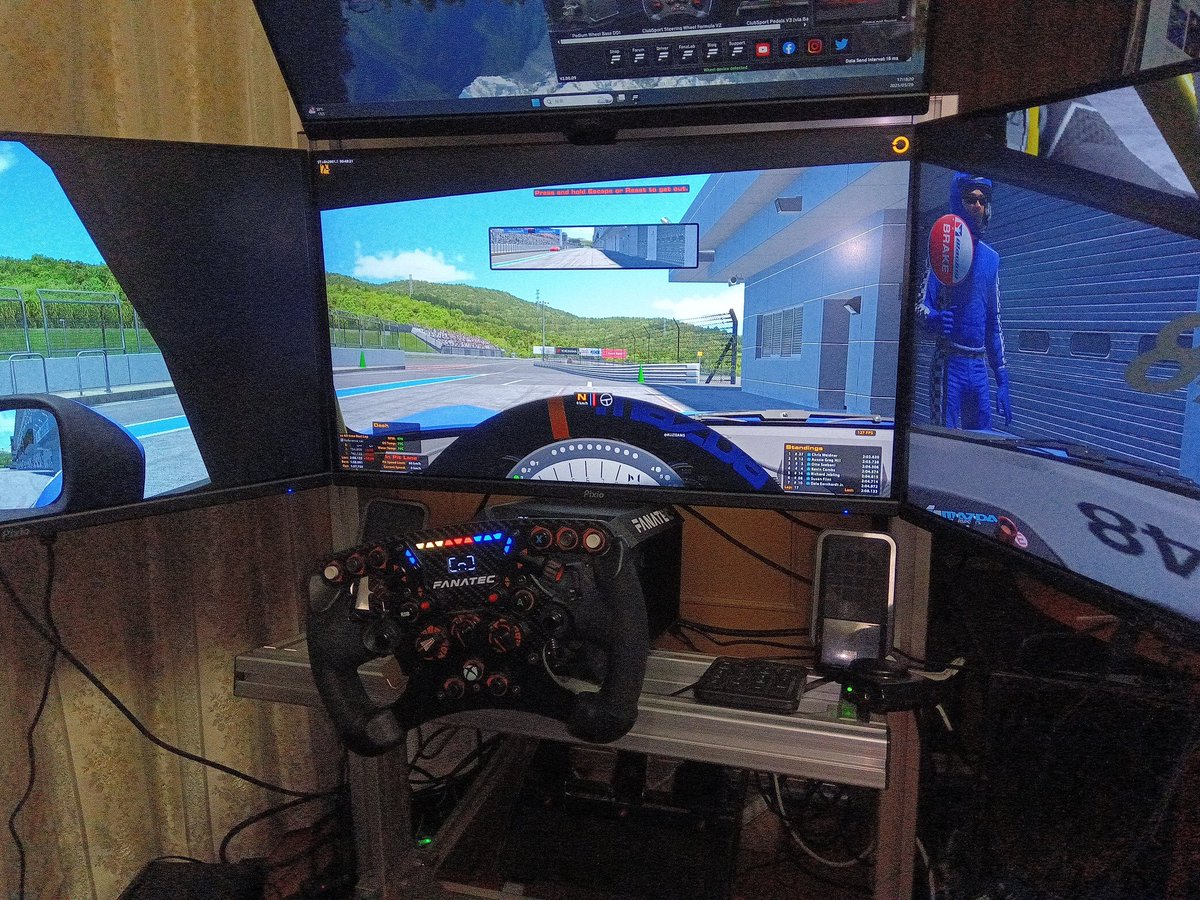 aquastyle's tweet image. 元自動車部部長、OBに呼び出されiRacing。
元FSW西レコードホルダーを前に部屋の隅で正座する、の巻。