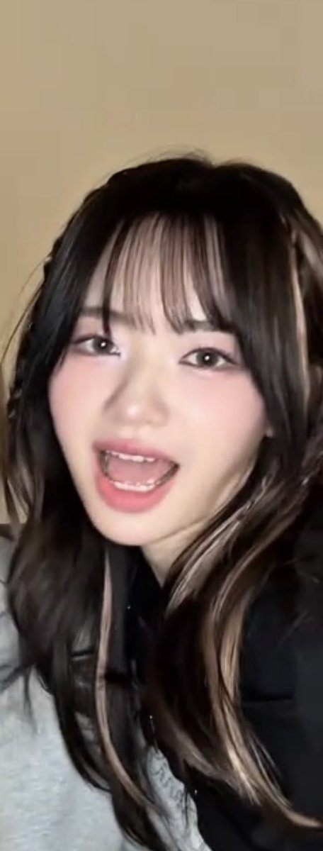 GsHRpNIaUAIDXVn.jpg