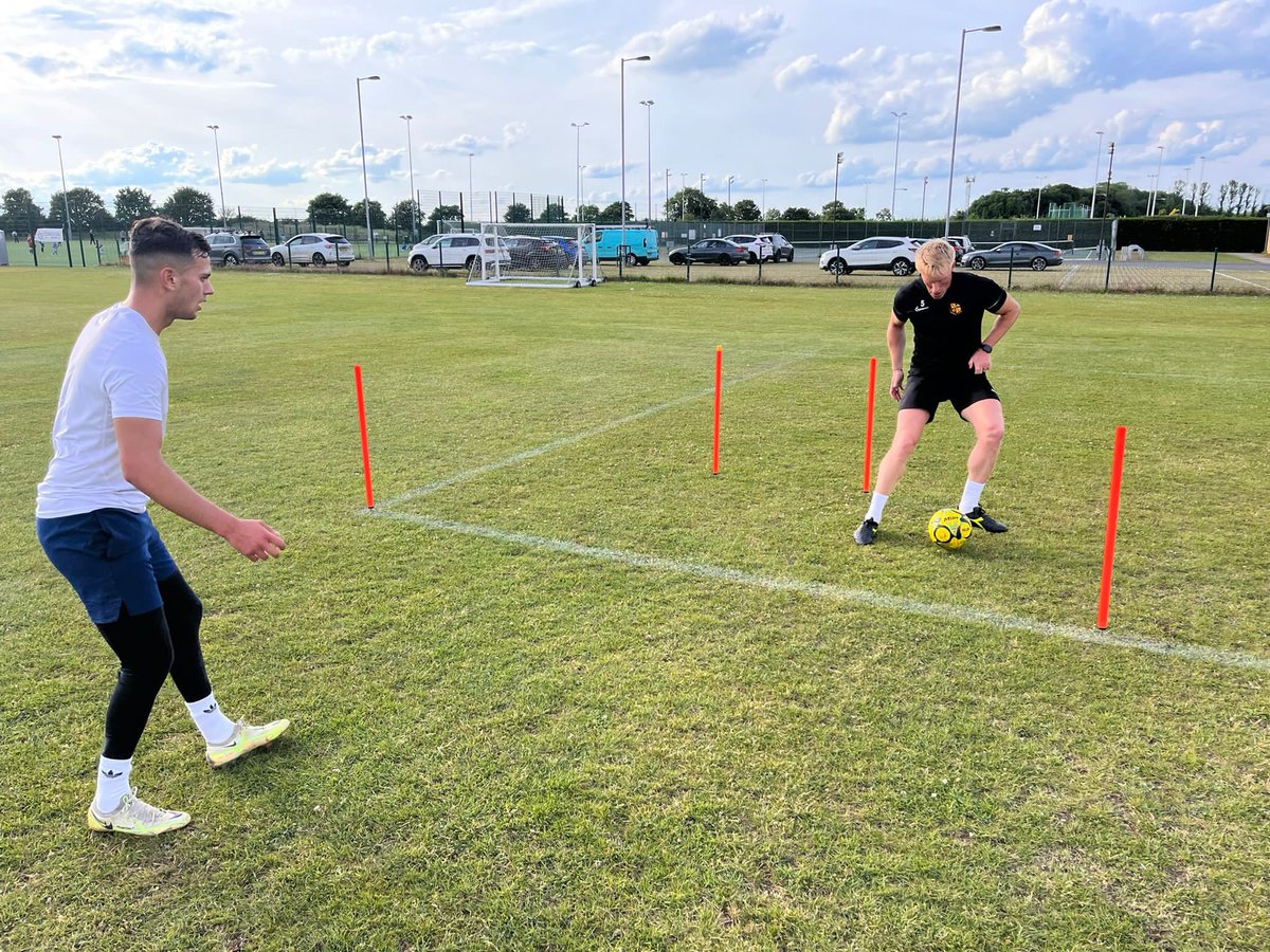 RobRuddy's tweet image. Back at it 😎 ⚽️. @LloydGroves1 ✅