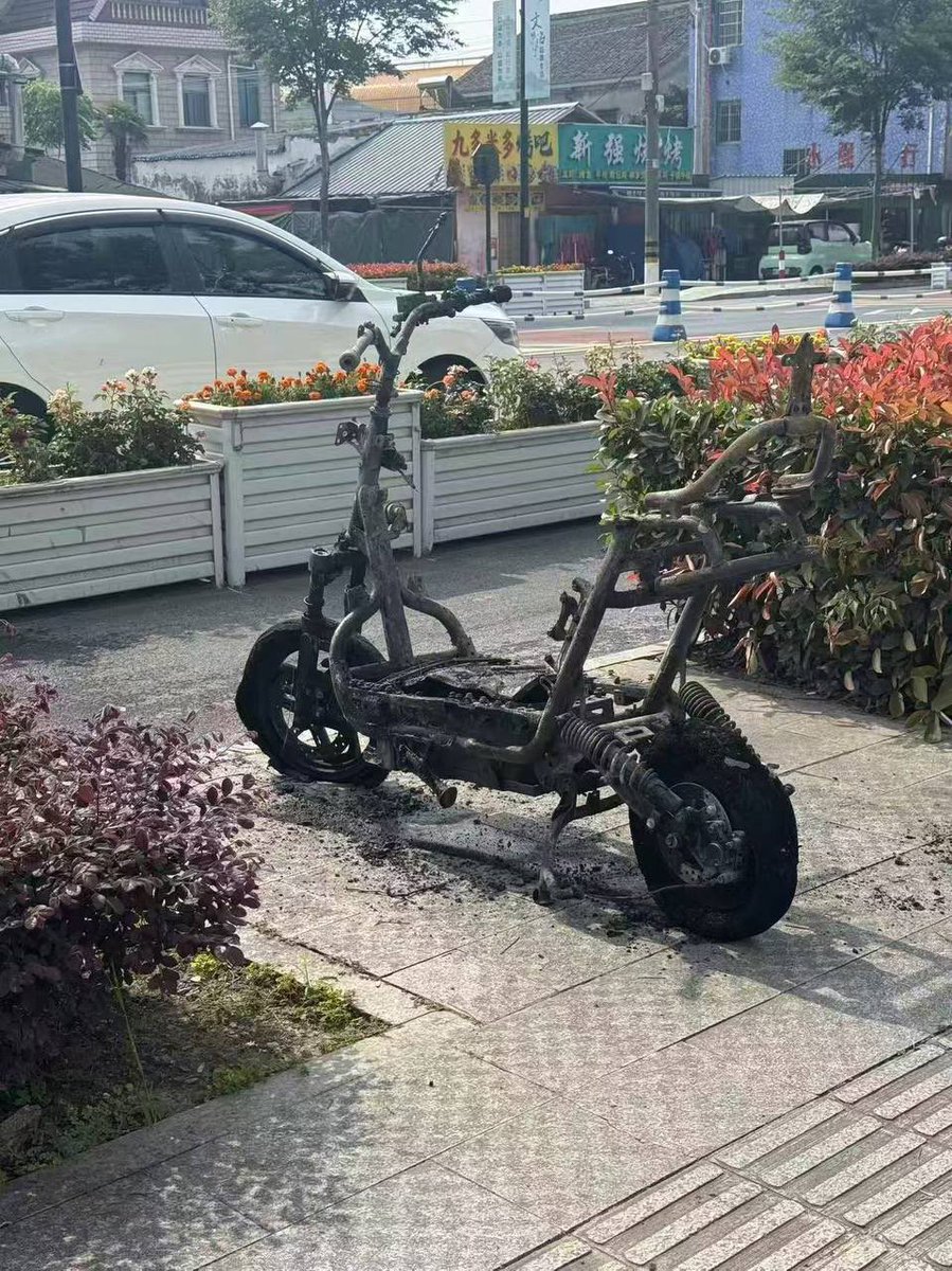 中國夏日流行服裝與中國製電動車