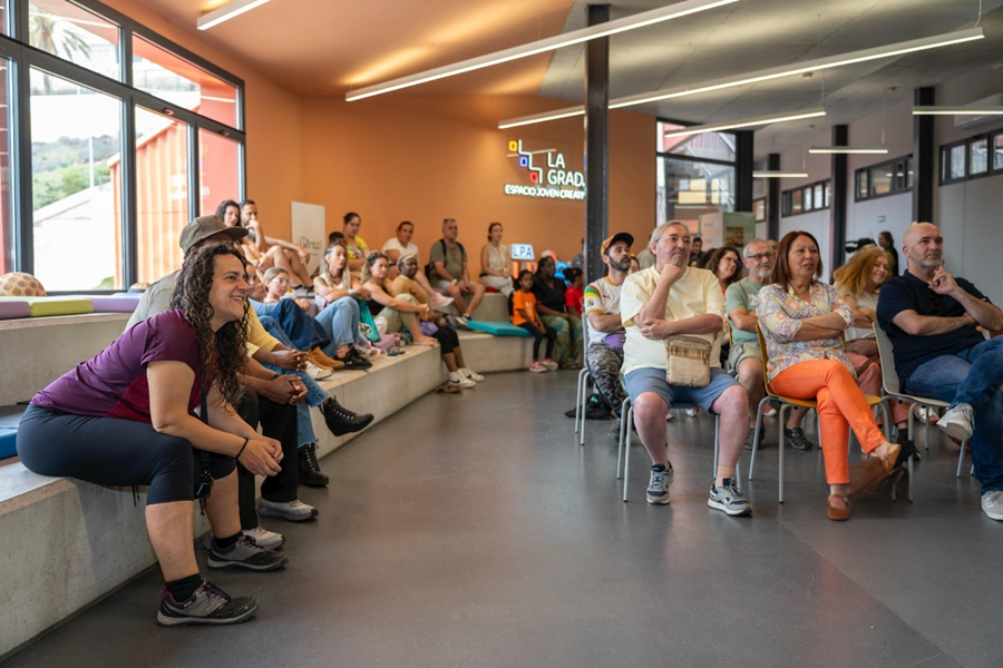 redes_africa's tweet photo. El Ayuntamiento de Las Palmas de Gran Canaria conmemoró el Día de África con la celebración del festival WojeÁfrica, que tuvo lugar en La Grada – Espacio Joven Creativo. https://t.co/sjPPMugh0h @aytolpgc https://t.co/qFzgvdXnuo