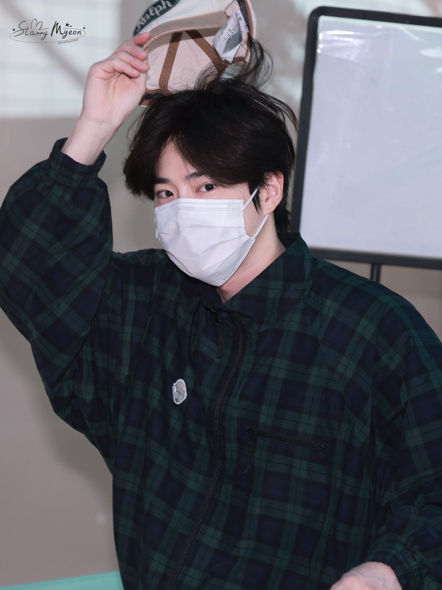 StarryMyeon tweet media