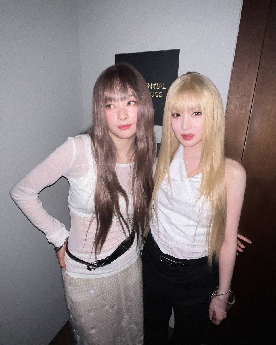 RVsmtown's tweet photo. 1-1 Q: what was your first impression of her? 
1-2 when we first met…

#RedVelvet_IRENE_SEULGI
#레드벨벳_아이린_슬기
#IRENE #아이린 #SEULGI #슬기
#TILT #RedVelvet_IRENE_SEULGI_TILT https://t.co/R5BggWNg52
