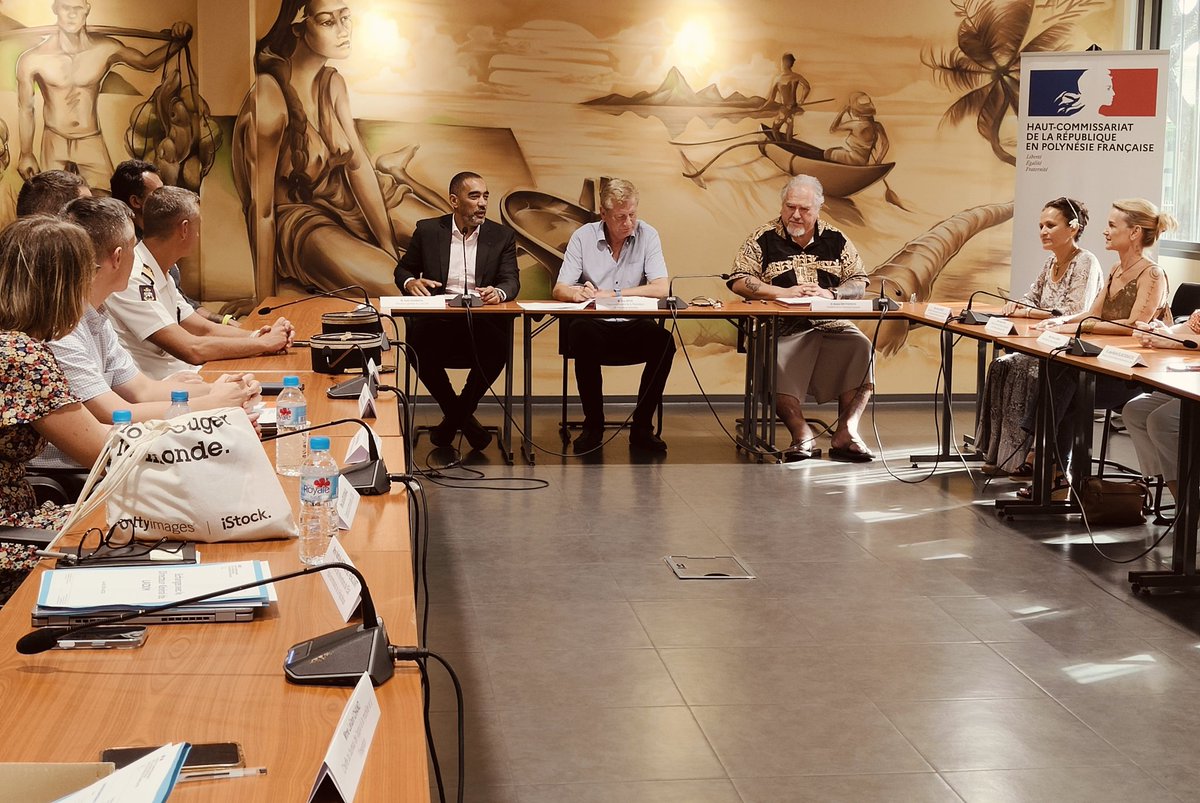 LadomOfficiel's tweet image. @saidahamada clôture son déplacement en #Polynésie par la signature d une convention tripartite entre @HC_Polynesie987 - gouvernement de Polynésie et #LADOM qui permettra l'accompagnement d'une quarantaine de Polynésiens sur des formations en mobilité.