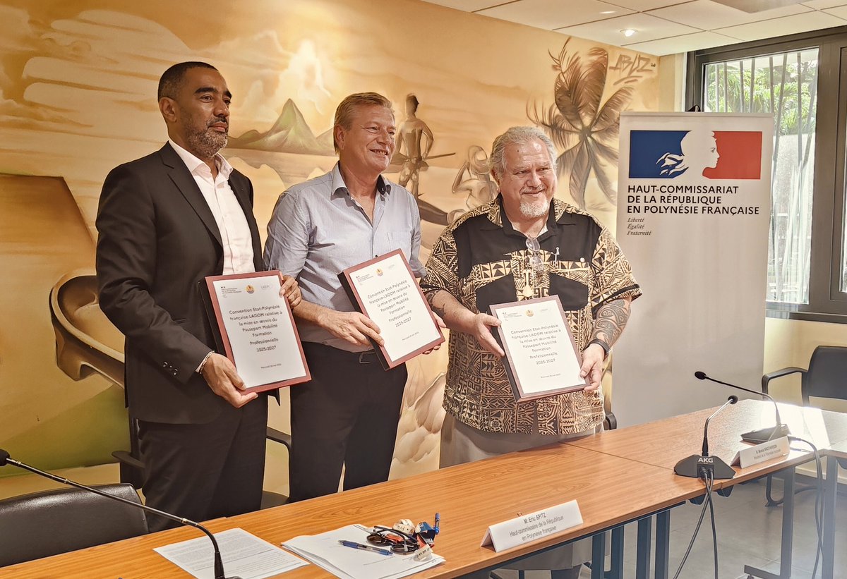 LADOM_Officiel (@ladomofficiel) on Twitter photo <a href="/saidahamada/">Saïd Ahamada</a> clôture son déplacement en #Polynésie par la signature d une convention tripartite entre <a href="/HC_Polynesie987/">Haut-commissariat en Polynésie française</a> - gouvernement de Polynésie et #LADOM qui permettra l'accompagnement d'une quarantaine de Polynésiens sur des formations en mobilité. <a href="/saidahamada/">Saïd Ahamada</a> clôture son déplacement en #Polynésie par la signature d une convention tripartite entre <a href="/HC_Polynesie987/">Haut-commissariat en Polynésie française</a> - gouvernement de Polynésie et #LADOM qui permettra l'accompagnement d'une quarantaine de Polynésiens sur des formations en mobilité.