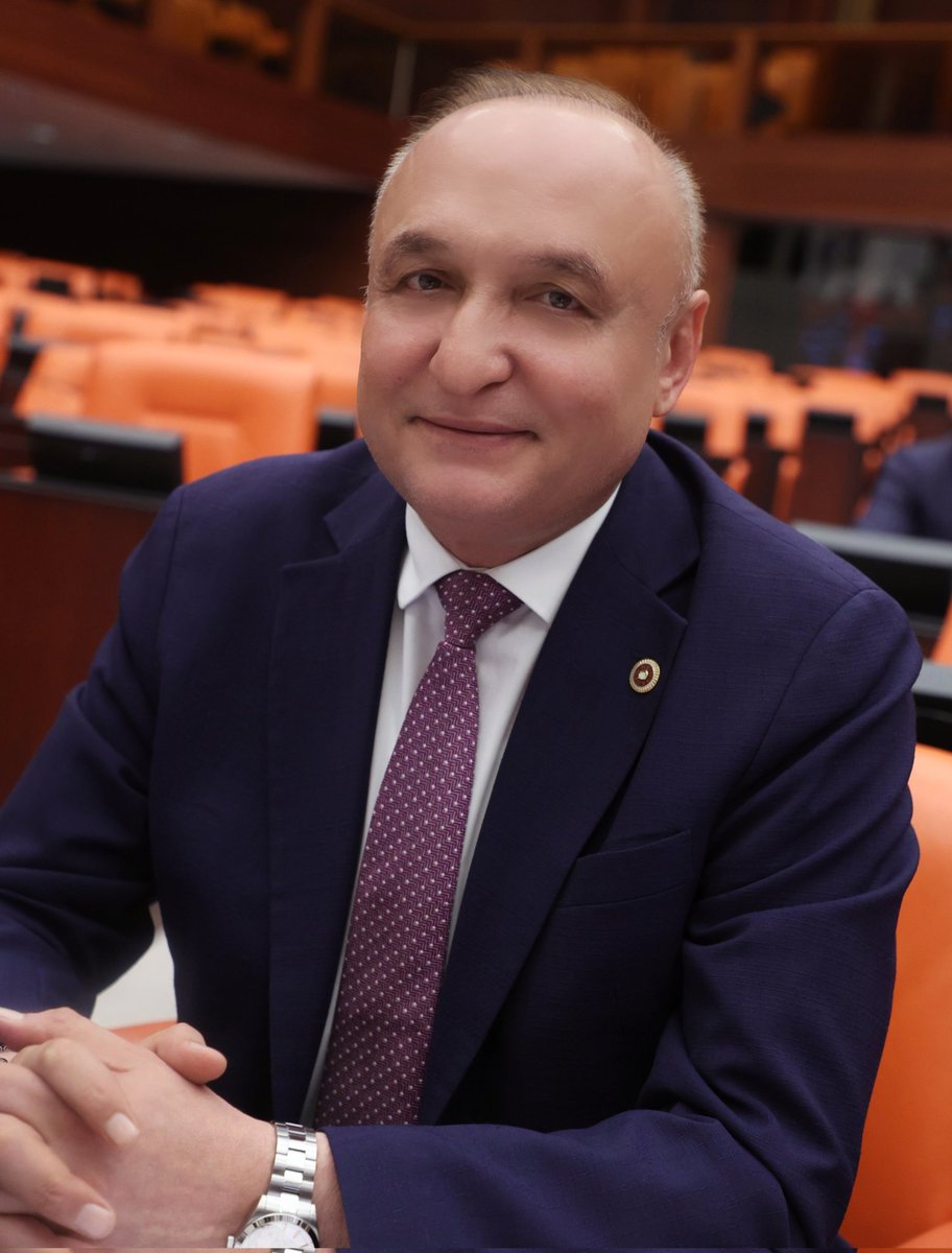 Esnafımız yıllardır 9.000 gün prim yükünün 7.200 güne düşmesini bekliyor. Seçim döneminde verilen sözler tutulmadı, milyonlarca Bağ-Kur’lu mağdur edilmeye devam ediyor. Ekonomik zorluklara rağmen ülkemize katkı sunan esnafımız, hak ettiği sosyal güvenlik güvencesinden mahrum