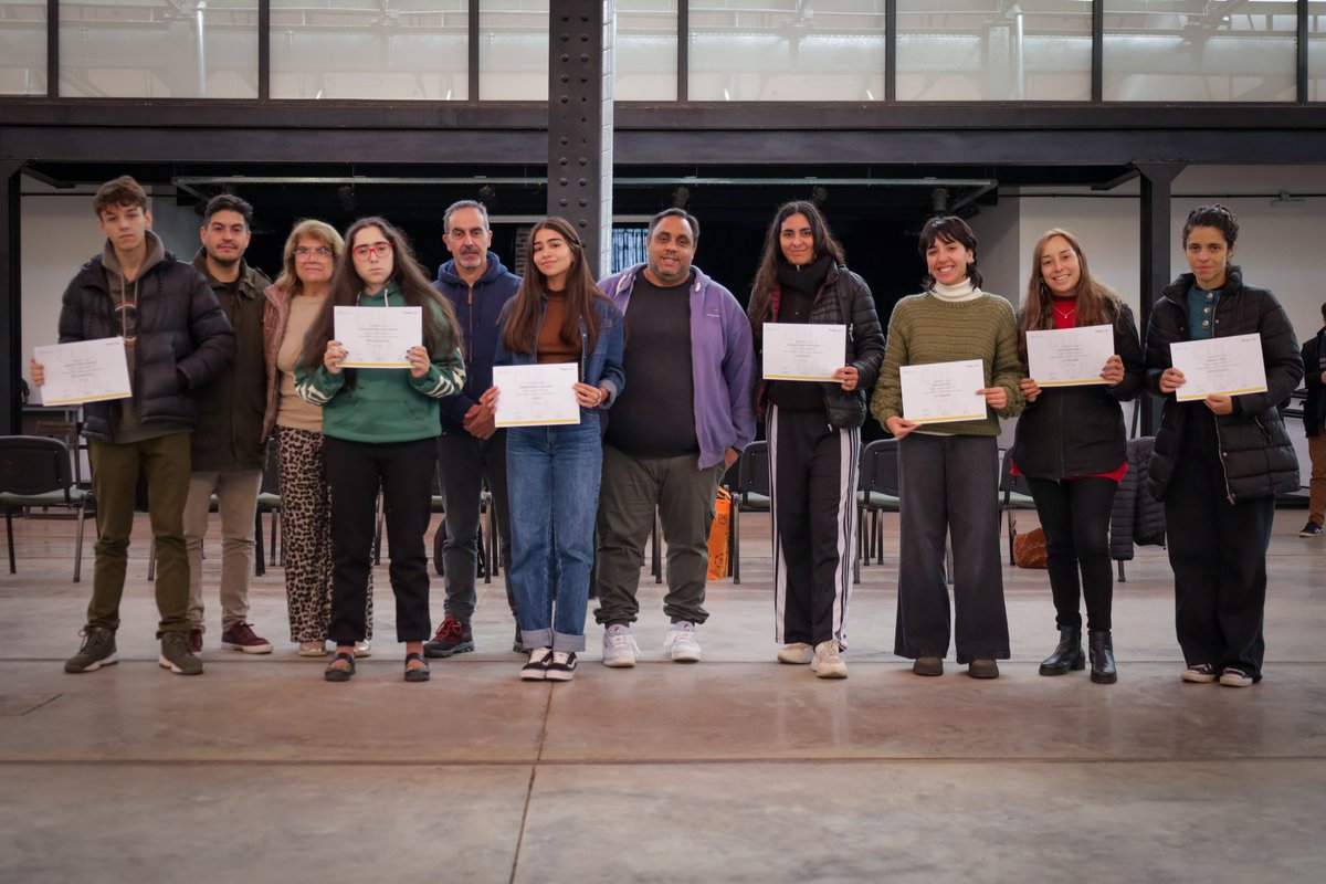 Entregamos #BecasArtísticas a jóvenes pergaminenses para que puedan profundizar su formación en distintas disciplinas.
Las Becas consisten en una ayuda económica que otorga la Municipalidad de Pergamino, para jóvenes que ya cuentan con trayectoria activa en el ámbito cultural.