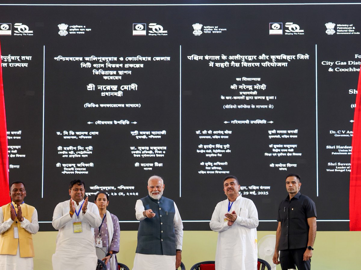 BPCLimited's tweet photo. It was a momentous occasion for Bharat Petroleum today as the Hon’ble Prime Minister, Shri Narendra Modi, laid the foundation stone for BPCL’s City Gas Distribution (CGD) project in the Alipurduar and Coochbehar districts of West Bengal.

In his address, the Prime Minister emphasized that this initiative is not just about building infrastructure - it’s about empowering over 2.5 lakh households with clean, safe and affordable piped gas. With the construction of CNG stations, green fuel will now be more accessible - saving time, money and the environment.

This project, which is expected to generate over 22 lakh man-days of employment and reduce emissions equivalent to planting 50 lakh trees, will propel Eastern India toward a sustainable and energy-secure future.

@narendramodi 
@PetroleumMin 
@HardeepSPuri 

#BPCL #CGD #GreenEnergy #PMModi #ViksitBharat #EnergyForAll #CleanFuel