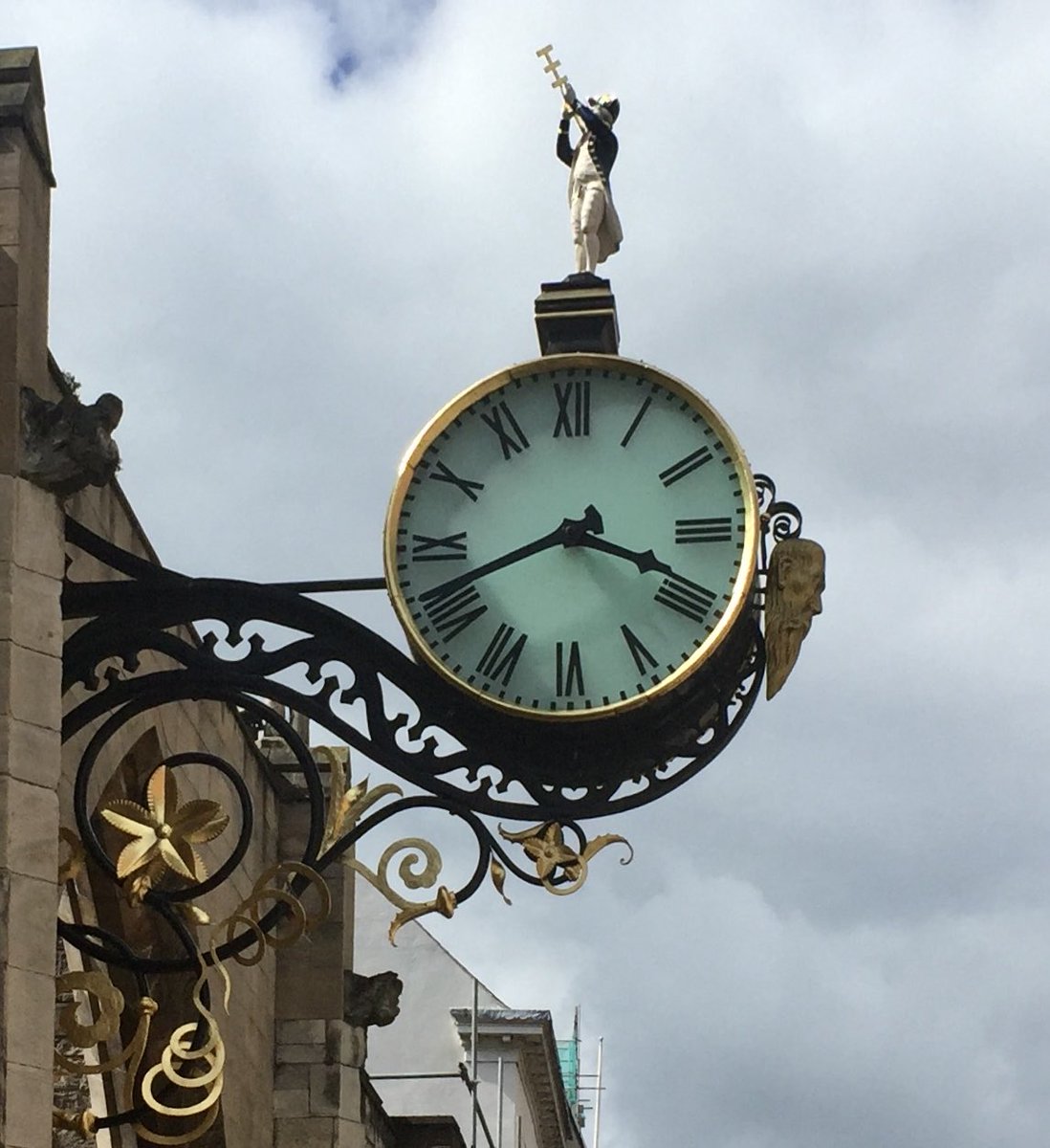 .<a href="/sheenz_m_/">🅢🅗🅔🅔🅝🅐</a> #AlphabetChallenge #WeekVfor5