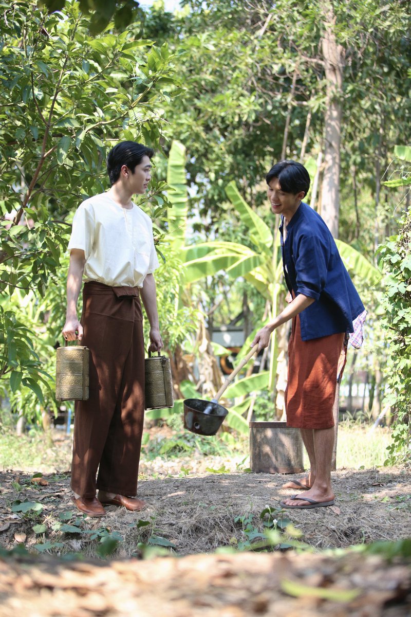 ปิ่นโตในมือนายน้อยนั่น…
ใช่ของไอเมฆคนนี้หรือไม่ขอรับ 😳 

#MemoirOfRati
#GMMTV