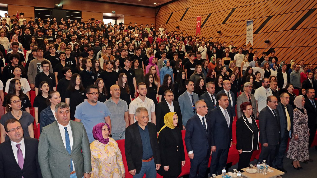 Maltepe Kaymakamlığı (@tc_maltepe) on Twitter photo İstanbul’un Fethi’nin 572. yıl dönümü, Maltepe’de düzenlenen törenle büyük bir coşkuyla kutlandı.
Törene Kaymakamımız Bahri Tiryaki, İl Millî Eğitim Müdürü <a href="/MucahitYentur/">Murat Mücahit Yentür</a>, Maltepe Uni. Rektörü <a href="/edibesozen/">Edibe Sözen</a>, İlçe Milli Eğitim Müdürü <a href="/halebagceozbas/">Hale Bağce Özbaş</a> ve ilçe protokolü katıldı. İstanbul’un Fethi’nin 572. yıl dönümü, Maltepe’de düzenlenen törenle büyük bir coşkuyla kutlandı.
Törene Kaymakamımız Bahri Tiryaki, İl Millî Eğitim Müdürü <a href="/MucahitYentur/">Murat Mücahit Yentür</a>, Maltepe Uni. Rektörü <a href="/edibesozen/">Edibe Sözen</a>, İlçe Milli Eğitim Müdürü <a href="/halebagceozbas/">Hale Bağce Özbaş</a> ve ilçe protokolü katıldı.
