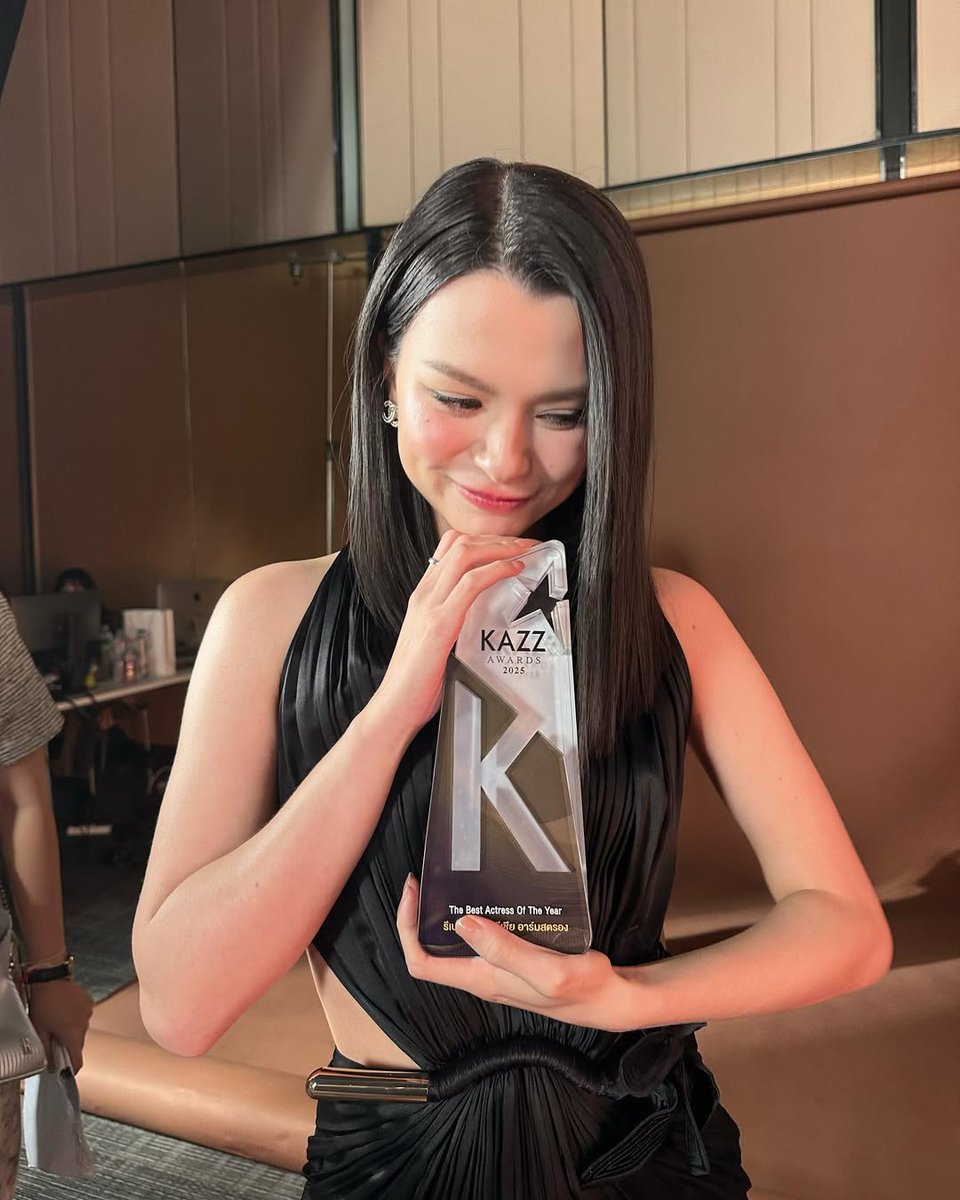beckyfanclub05's tweet photo. เติบโตไปด้วยกันนะคะ 🤍🫶✨️

SAROCHA REBECCA AT KAZZ AWARDS
#KazzAwards2025xFreenBecky
#KAZZAWARDS2025
#beckysangels https://t.co/gOx3c2aSAV