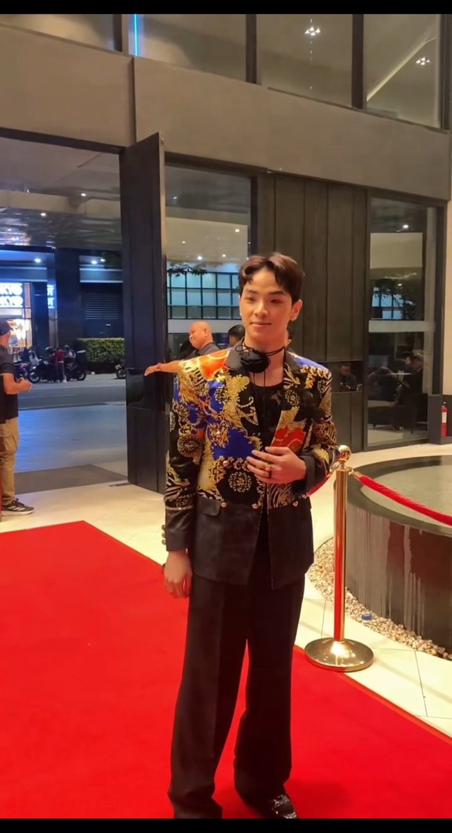 eclair_zen21's tweet photo. Sofer pogi naman! 

#ChannyAtVPCAwards
#VRIXIANxVPCA https://t.co/JWTvla1kt4