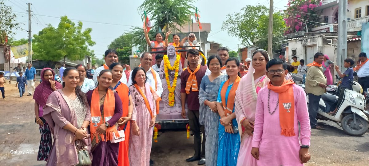 ThakorPrakash's tweet photo. નારી શક્તિ  #અહલ્યાદેવી_હોલકરજી ની #૩૦૦મી જન્મ જયંતી નિમિત્તે વોર્ડ નંબર ૬ ૭ ૮ મા રાખવામાં આવ્યો હતો.
#DEESABJP  દ્વારા શોભા યાત્રા નું આયોજન કરવામાં આવ્યું,  શહેર પ્રમુખ 
યુવા મોરચાના  હોદ્દેદારશ્રીઓ, કાર્યકર્તા મિત્રો, સમર્થકો,  હાજર રહ્યા, વંદે માતરમ, ભારત માતાકી જય. https://t.co/DyZ3VmN4l3