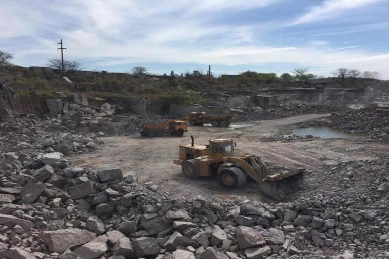 DinamicargWeb's tweet photo. La minería no metalífera se diversifica para evitar la crisis por falta de obras 

🔎La búsqueda de nuevos negocios. Por Carolina Putelli. Esta y todas las notas de nuestro suplemento: https://t.co/lmpe3oB6op

#GustavoNúñez #SecretaríaDeMinería @CarolinaPutelli #CámaradelaPiedra https://t.co/J8fySZHPX3