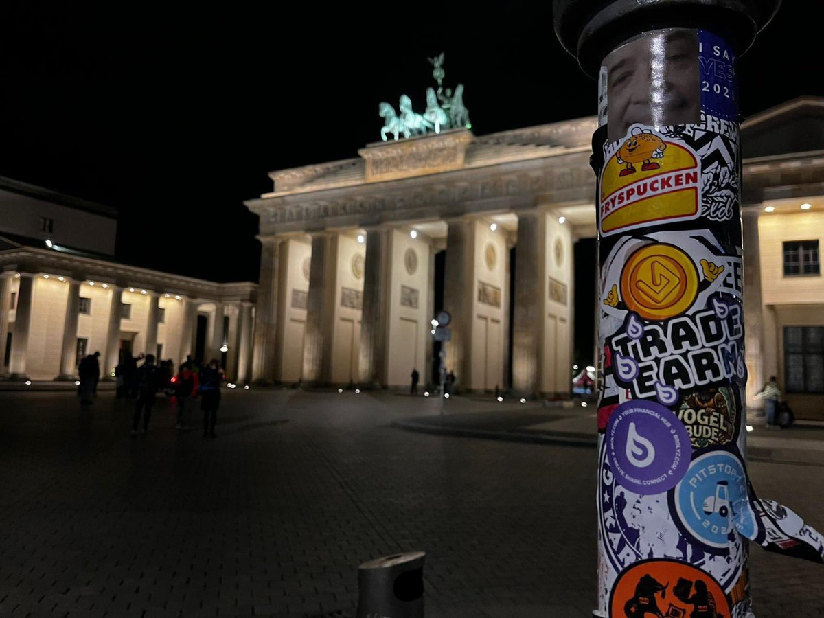 corapcizme's tweet photo. Stickers are a whole thing in Berlin and I finally joined the wave🙋🏽‍♀️

Added a bit of @BrolyzFi flavor to the streets🤌🏻 https://t.co/UPfrqLV8gU