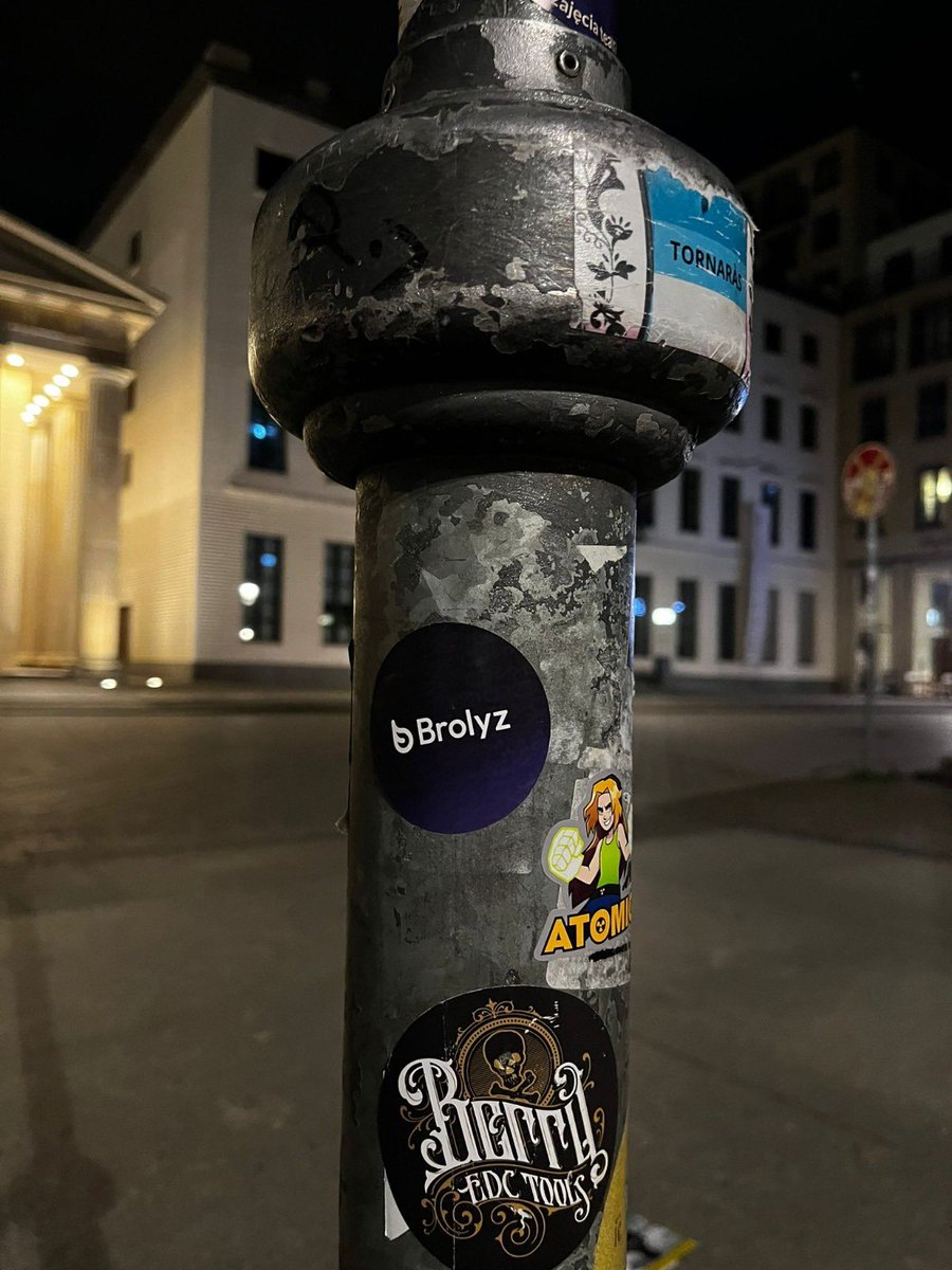 corapcizme's tweet photo. Stickers are a whole thing in Berlin and I finally joined the wave🙋🏽‍♀️

Added a bit of @BrolyzFi flavor to the streets🤌🏻 https://t.co/UPfrqLV8gU