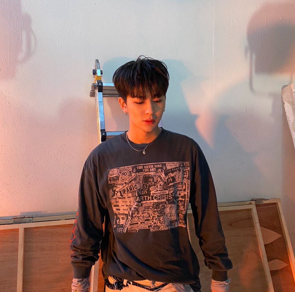 낼 못 오니까 사진 하나 더 남기고 가겠소