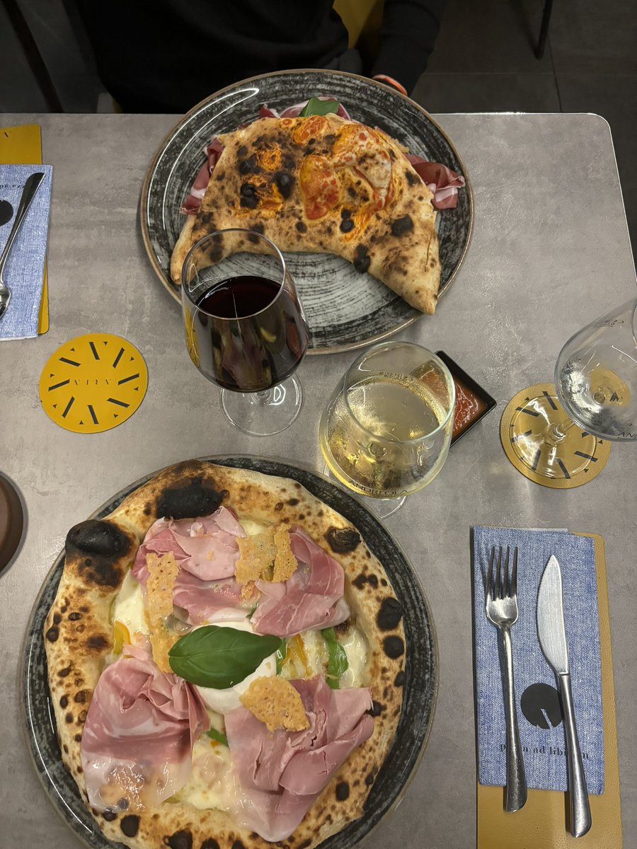 RaconteurDTemps's tweet photo. C’est quand même pas mal Pise ! 🇮🇹 https://t.co/iT7UWg2HJ1