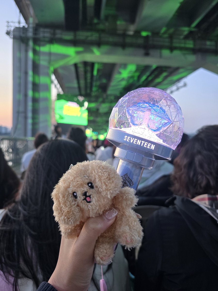 tpskehrua's tweet photo. 10周年おめでとう～❤️‍🔥🎁🎂
#SEVENTEEN10THANNIVERSARY 
#BURST_Stage https://t.co/saTLOOugY2