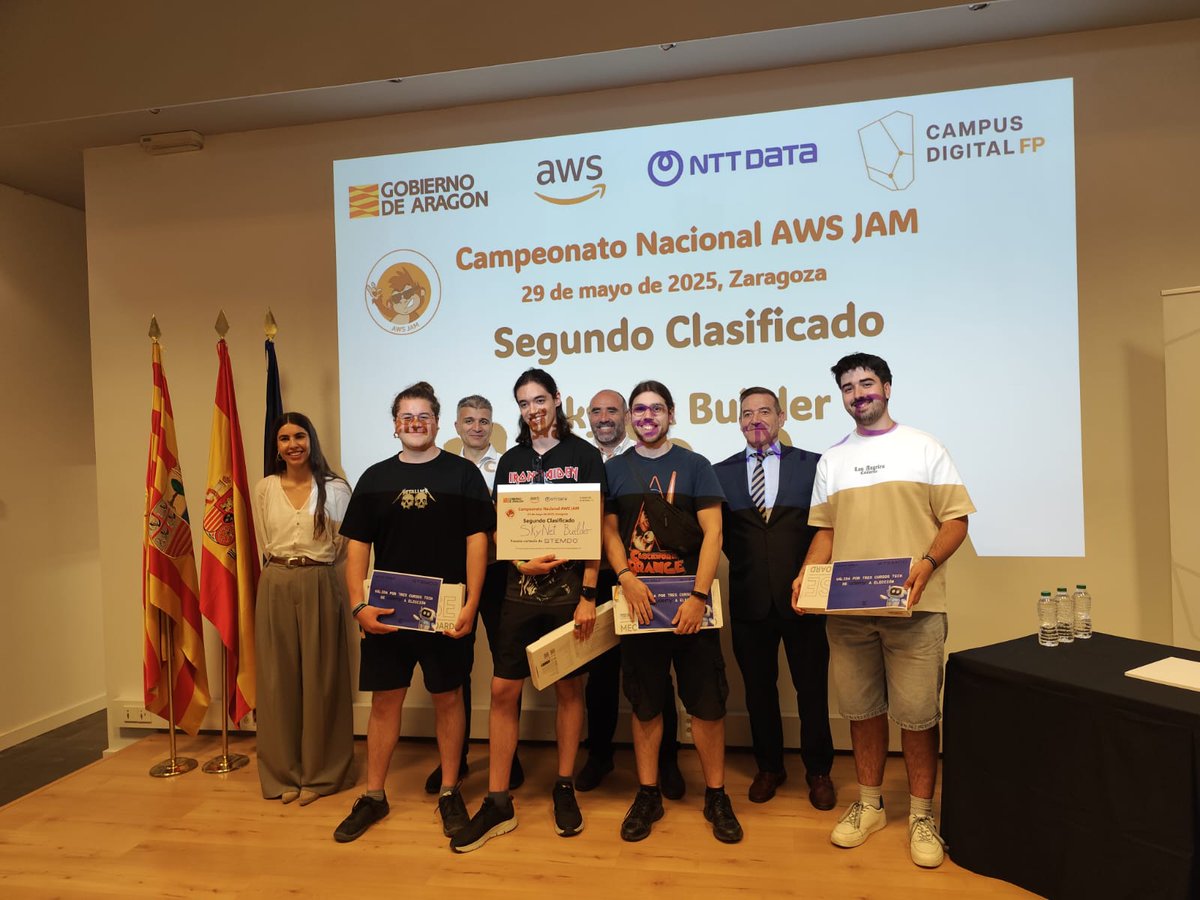 AlvaroAmpa's tweet photo. El equipo de AWS del IES ÁLVARO FALOMIR de Almassora, SUBCAMPEON DE ESPAÑA en la AWS JAM!!

Jorge Tellols
Carlos Bermúdez
Giovanni Marcano 
David Romero

SOIS los mejores!!

Y su tutor, @juliopachecoa, enhorabuena por el brillante trabajo!!

Estamos muy orgullosos!!! https://t.co/jQ5hXQb22h
