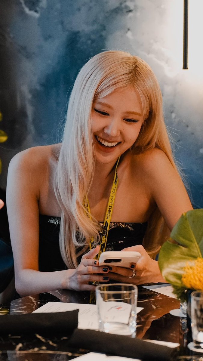 charts_rose's tweet photo. “She is one of the most instantly likable people I have ever spoken to.” — DAZED magazine interviewer about ROSÉ https://t.co/OR9EUHDvYJ