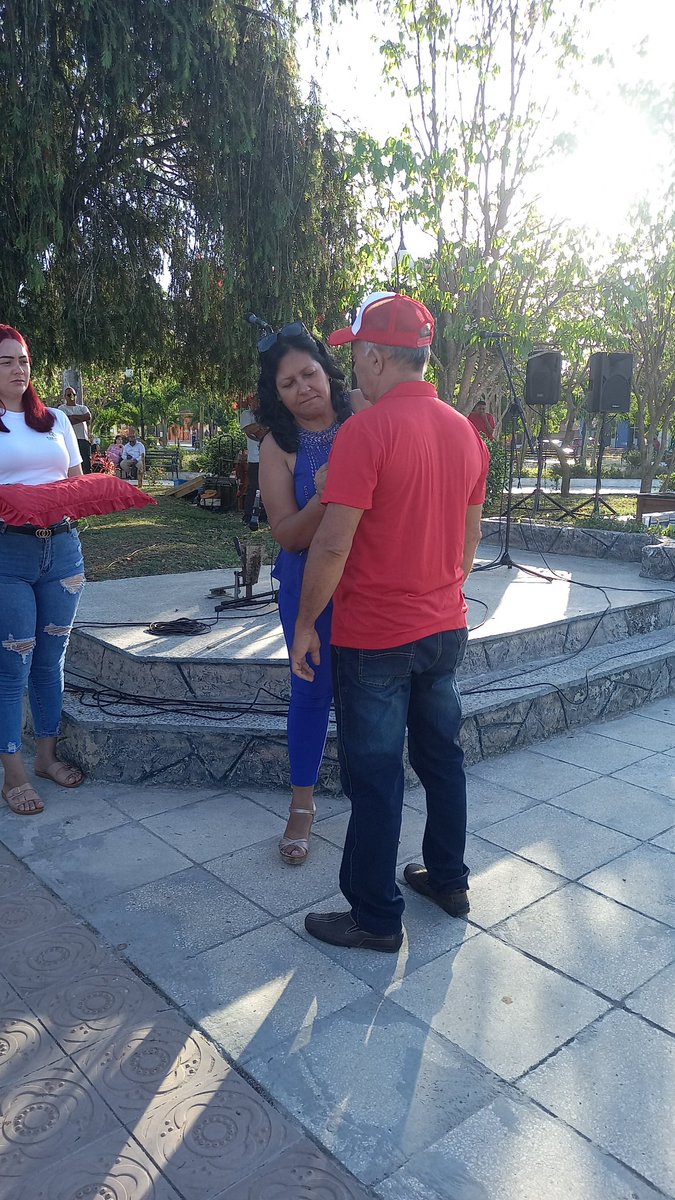Cig_Ranchuelo's tweet photo. Orgullosamente reciben la Distinción "Carlos Baliño" nuestros trabajadores. 
#NuestraFortalezaEsLaHerencia 
#ramirolavandero https://t.co/NiBagX3XhO