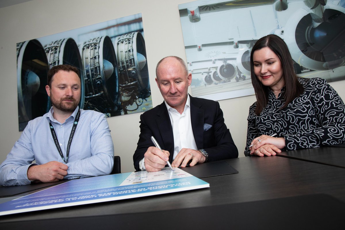 IAApress's tweet image. ✈️ As we head into the busy bank holiday weekend, Ireland’s aviation industry is united: disruptive behaviour has no place in the skies.
#NotOnMyFlight Campaign is back — stronger than ever.
Let’s fly with respect.
👉 More Info: iaa.ie/media/2025/05/…
@AerLingus…
