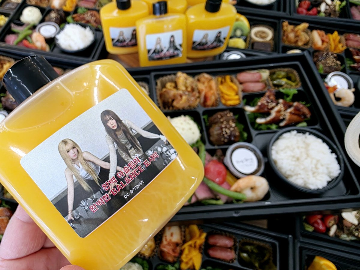 DC_SEULGI's tweet photo. 🍱250529 TILT 음악방송 도시락 서포트🍱

더워지는 날씨에 컴백하느라 바쁜 아슬을 위해 준비했습니다🩷💛

스탭분들에게도 영양 만점 밸런스 식단으로 준비했습니다😋😋😋

(🗣슬기는 많이 먹어도 더 귀여워...)

#슬기 #SEULGI @RVsmtown 
#아이린 #IRENE #TILT https://t.co/ayeNTyFXeb