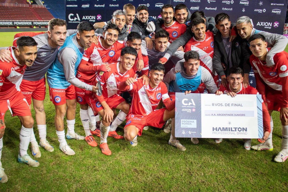 Un semestre espectacular. Dura el sabor amargo por el título que no se dio. Jugó como nadie, perdió un partido de 20, potenció futbolistas. Tiene identidad. No llegó la sexta, todavía. Ya se va a dar x este camino #AAAJ