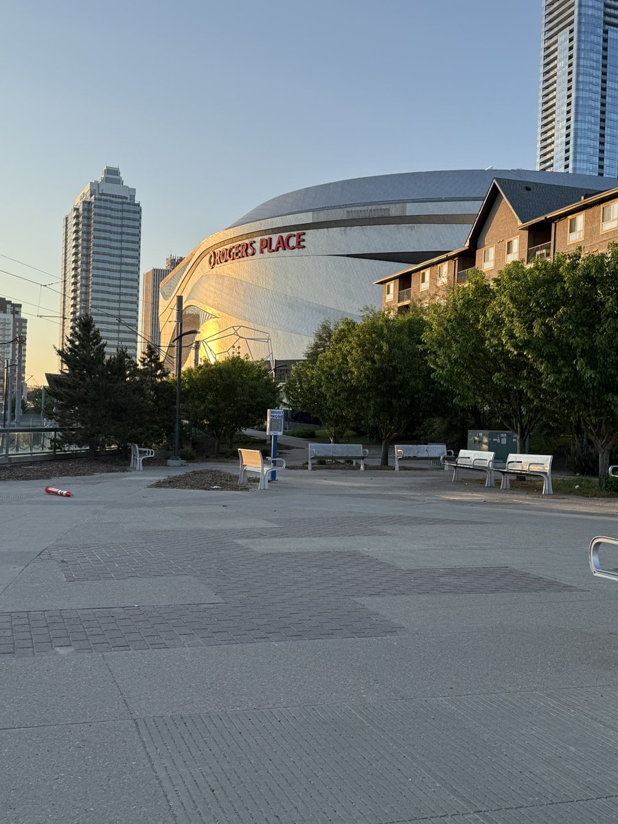 oilers7718's tweet image. Good morning beauties! 

Except for you Mason Marchment!  
We won’t forget what you have done to our Prince! 

#letsgooilers