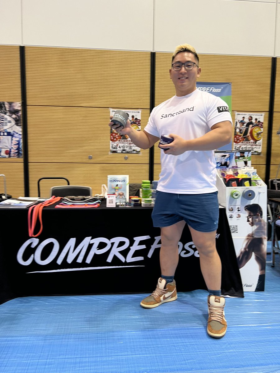 当日はあゆと選手もブースに来てくれます！
あゆと選手に会いたい方、コンプレフロスを巻かれたい方も是非お越し下さい！
開催まで残り2日！！

#コンプレフロス
#筋膜リリース
#パワーリフティング