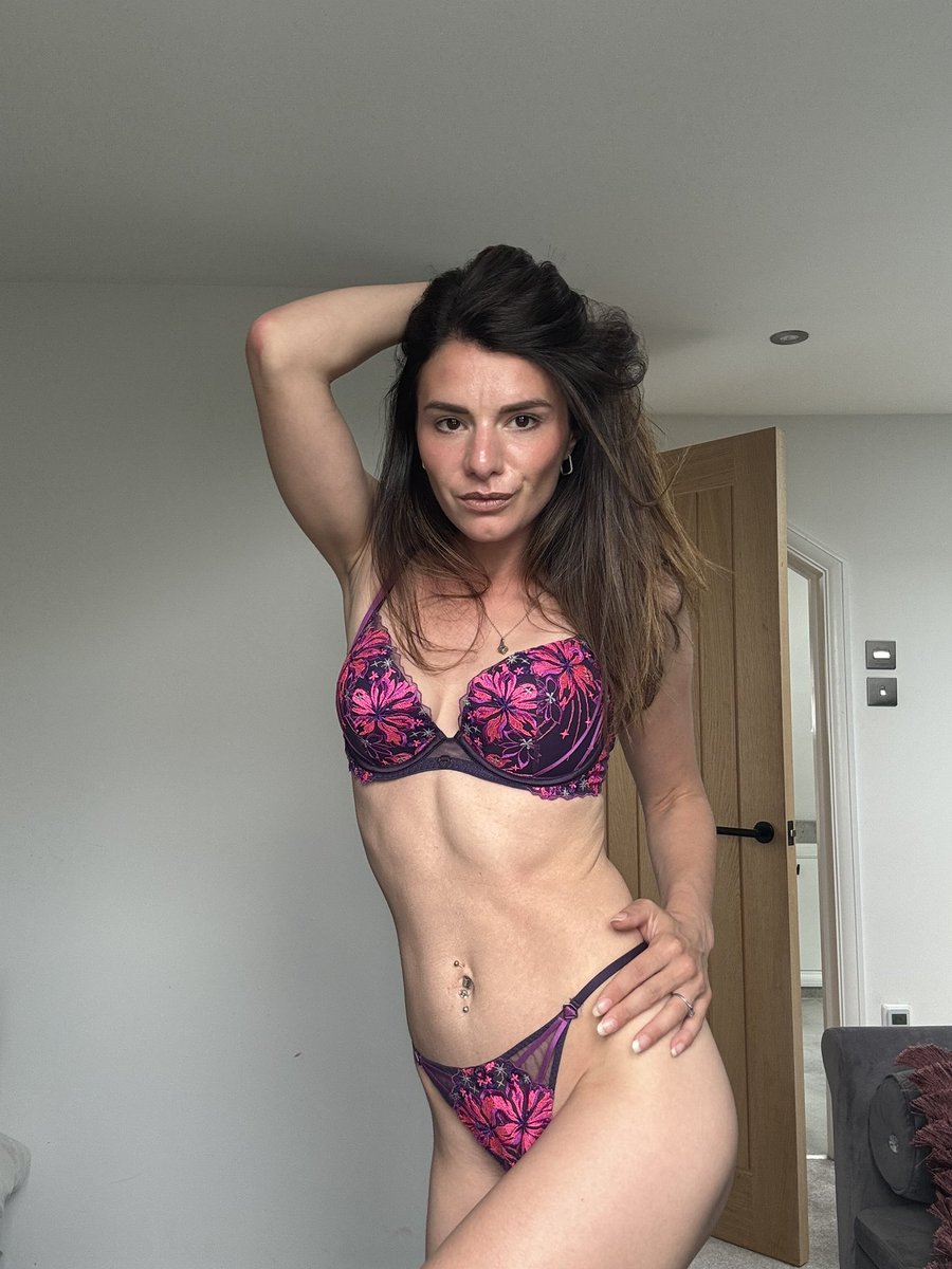 New lingerie vibes… 

Would you ask me on a date!? 
🤫❤️💋
