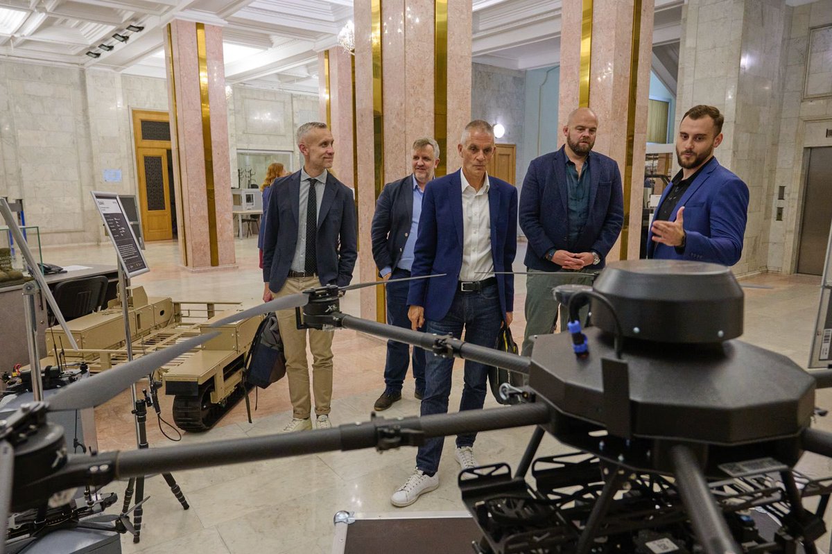 Andrii Sybiha 🇺🇦 (@andrii_sybiha) on Twitter photo Today, I was pleased to welcome the BBC team led by its Director-General Tim Davie to <a href="/MFA_Ukraine/">MFA of Ukraine 🇺🇦</a>.
I thanked the BBC, its reporters, editors, and, in particular, its Ukrainian team, for their fact-based coverage of Russian aggression against Ukraine, which may involve a lot of Today, I was pleased to welcome the BBC team led by its Director-General Tim Davie to <a href="/MFA_Ukraine/">MFA of Ukraine 🇺🇦</a>.
I thanked the BBC, its reporters, editors, and, in particular, its Ukrainian team, for their fact-based coverage of Russian aggression against Ukraine, which may involve a lot of
