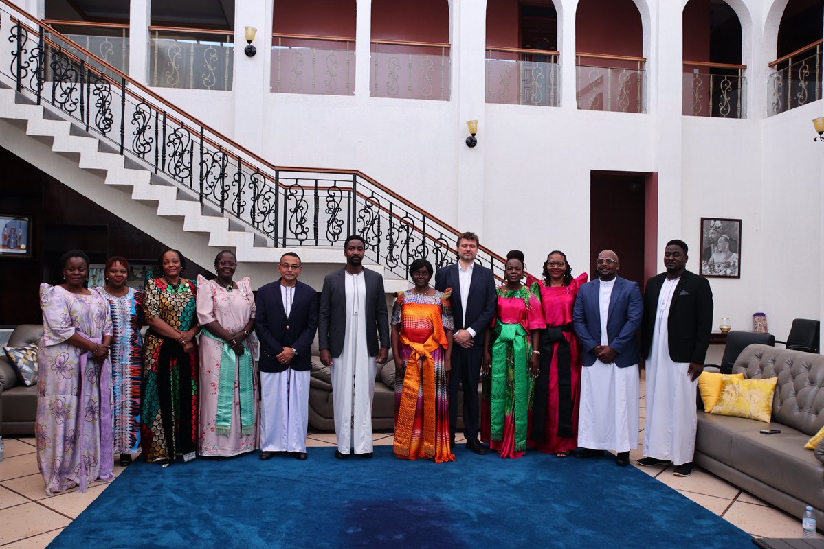UNICEF Uganda (@unicefuganda) on Twitter photo This week marks a new chapter!
<a href="/UNICEFUganda/">UNICEF Uganda</a>, <a href="/UNAIDS_UG/">UNAIDS Uganda</a>, <a href="/UNFPAUganda/">UNFPA Uganda</a> and partners are in Busoga to support <a href="/KingNadiopeIV/">Kyabazinga of Busoga</a>'s "Abasaadha Ne Mpango – Men Are the Pillars" initiative which is meant to advocate against teenage pregnancies & child marriage in the region. This week marks a new chapter!
<a href="/UNICEFUganda/">UNICEF Uganda</a>, <a href="/UNAIDS_UG/">UNAIDS Uganda</a>, <a href="/UNFPAUganda/">UNFPA Uganda</a> and partners are in Busoga to support <a href="/KingNadiopeIV/">Kyabazinga of Busoga</a>'s "Abasaadha Ne Mpango – Men Are the Pillars" initiative which is meant to advocate against teenage pregnancies & child marriage in the region.