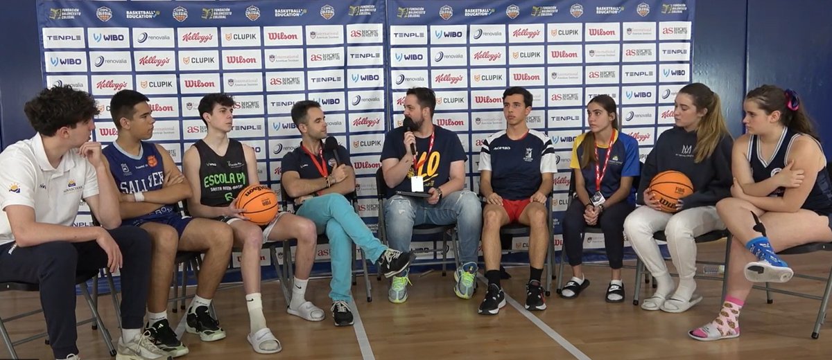 ¡La Final Nacional nos dejó más que 🏀! 

Charla con jugadores de <a href="/ColegioSalliver/">ColegioSalliver</a>, <a href="/Novaschool_es/">Grupo Educativo Novaschool</a> o <a href="/BasketSanAgus/">Basket CD San Agustín Valladolid</a>, entre otros... y una sorpresa arbitral que puso a todos en pie 👏

📺 No te lo pierdas con <a href="/JGBasket/">Gabriel Alemany</a>  copacolegial.com/es/news/el-mom…

#UnaCopaDe10