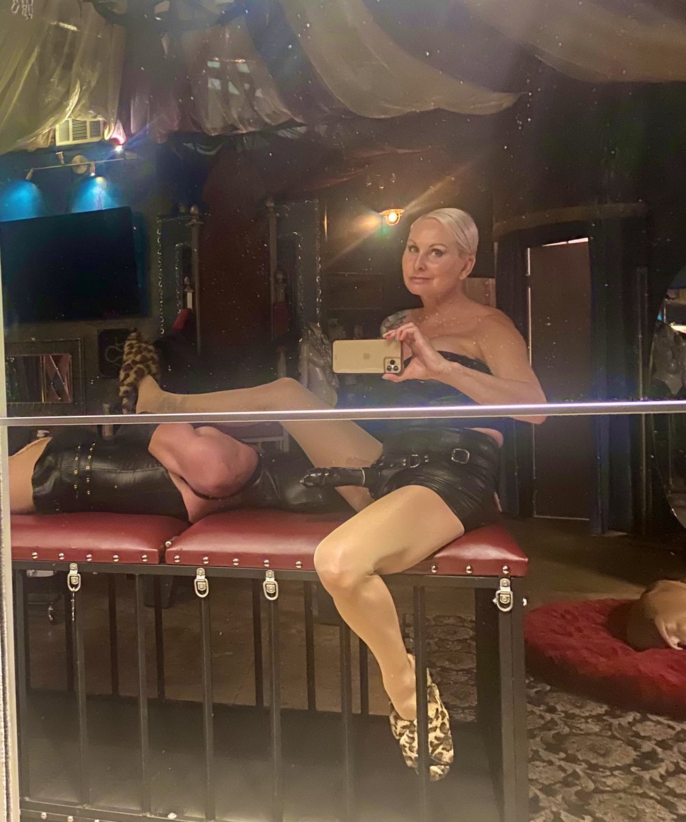 Another 😈good boy wanting to increase his debt to me

3/3/3
2h

3 comments

Make him regret it 🙇🧎‍♂️‍➡️👠
