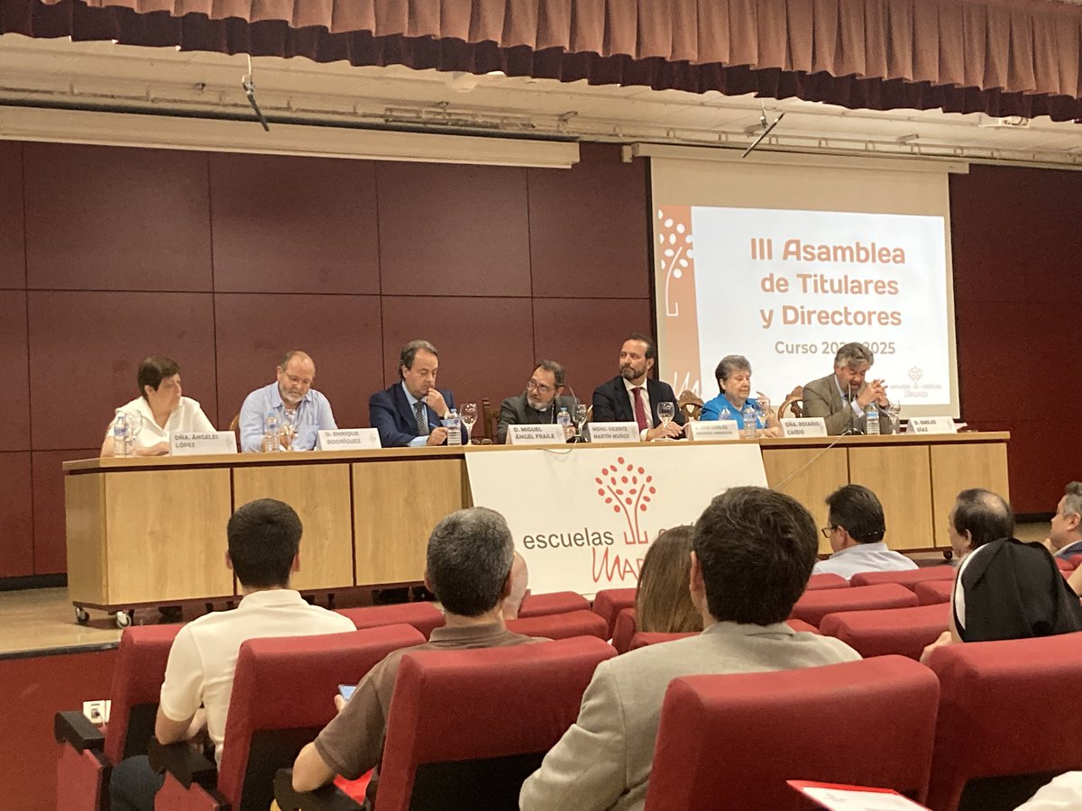 Hoy por aquí, en la asamblea de Directores y Titulares de Escuelas Católicas.