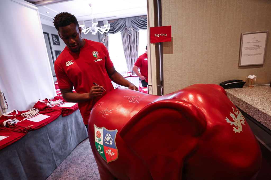 elephantintheroommovement (@elephantin2022) on Twitter photo What a night!
Our 2025 Lions Ellie, signed by the entire squad, raised an incredible €17,000 for the <a href="/MNDoddie5/">My Name'5 Doddie Foundation</a> — supporting vital MND research.
This is what solidarity looks like.
#LionsRugby #MND #MyName5Doddie #EllieAuction <a href="/lionsofficial/">British & Irish Lions</a> <a href="/RealBrentPope/">Brent Pope</a> <a href="/mndassoc/">MND Association</a> What a night!
Our 2025 Lions Ellie, signed by the entire squad, raised an incredible €17,000 for the <a href="/MNDoddie5/">My Name'5 Doddie Foundation</a> — supporting vital MND research.
This is what solidarity looks like.
#LionsRugby #MND #MyName5Doddie #EllieAuction <a href="/lionsofficial/">British & Irish Lions</a> <a href="/RealBrentPope/">Brent Pope</a> <a href="/mndassoc/">MND Association</a>