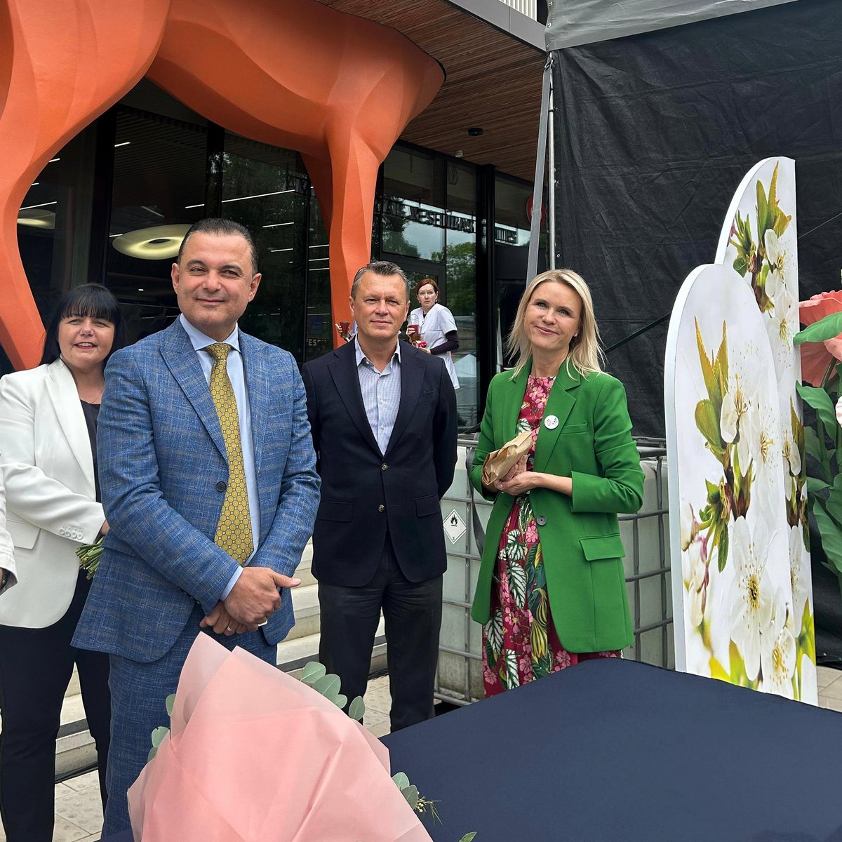 🎈Dārza svētki <a href="/bernuslimnica/">Bērnu slimnīca</a> ir apliecinājums tam, ka arī visgrūtākajos brīžos bērnam jājūtas kā bērnam – rotaļīgam, sapņojošam, drošam.

🙏Paldies <a href="/BSFonds/">Bērnu slimnīcas fonds</a> par spēju redzēt bērnā vairāk nekā pacientu, par vidi, kur bērns jūtas saprasts, pieņemts un mīlēts.