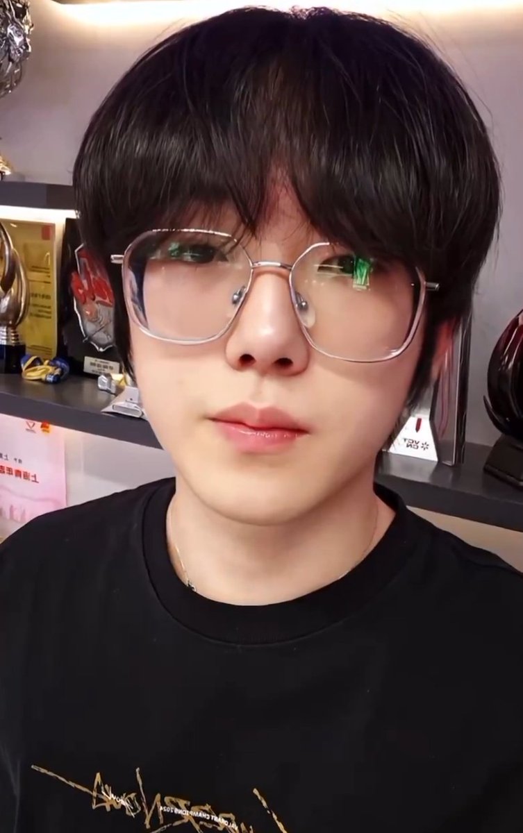 smoguive's tweet image. 🖤🐈‍⬛
#Smoggy