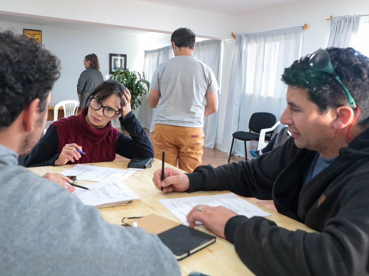 #RegiónAltoNeuquén
Taller participativo con la comunidad de Huinganco para recibir sus aportes en el marco de la elaboración del Plan de Ordenamiento Territorial. El encuentro tuvo el objetivo de avanzar en los instrumentos, programas y proyectos para realizar el plan.