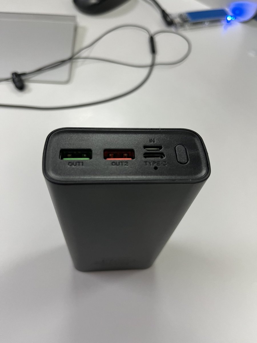 Alicexiaosm's tweet photo. 帮朋友出一个充电宝取证拍摄工具，最高支持模拟4k，开机自动录像，持久续航，测试可数天～可app直连查看控制，只用过一次，因工作变动不再需要了，可走咸鱼，app支持安卓iOS，感兴趣的私信咨询哦，原价1288买的。
#针孔相机 #偷拍 #取证 https://t.co/OLHSjDlAis
